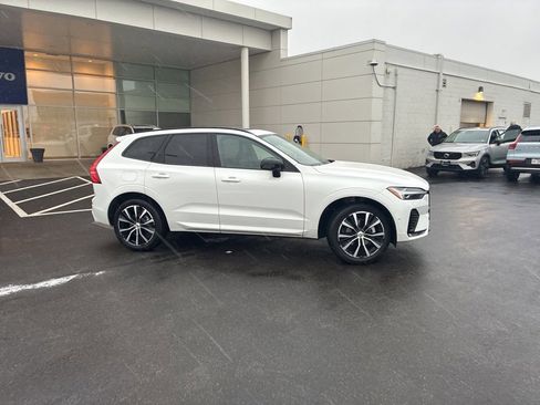 Used 2025 Volvo XC60 B5 Plus image 2