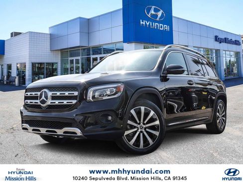 Used 2022 Mercedes-Benz GLB 250 w/ Premium Package Lite image 1