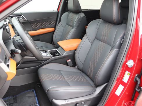 Used 2025 Mitsubishi Outlander 4WD Plug-In Hybrid image 5