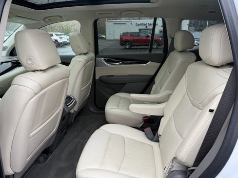 Used 2024 Cadillac XT6 Premium Luxury image 16