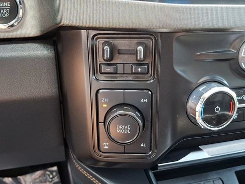 Certified 2024 Ford F250 Platinum AWD/4WD image 27