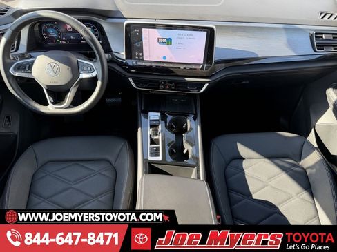 Used 2025 Volkswagen Atlas Cross Sport SE image 13