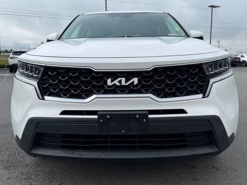Certified 2022 Kia Sorento LX FWD image 2