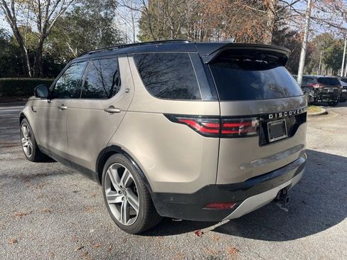 Used 2024 Land Rover Discovery Metropolitan Edition image 7