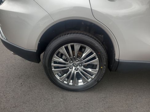 Certified 2023 Toyota Venza Limited AWD/4WD image 11