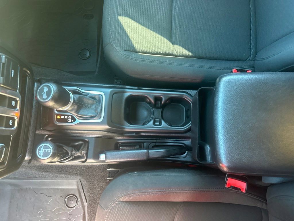 Used 2020 Jeep Wrangler Sport AWD/4WD image 29