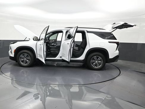 Used 2026 Chevrolet Traverse LT FWD image 34