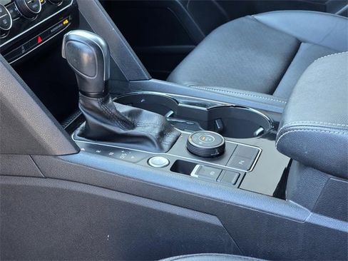 Used 2020 Volkswagen Atlas Cross Sport SEL image 23