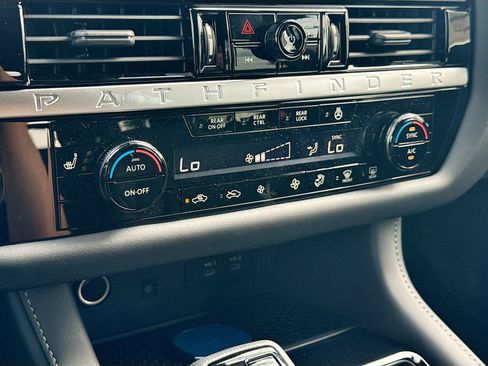New 2026 Nissan Pathfinder SL FWD image 15