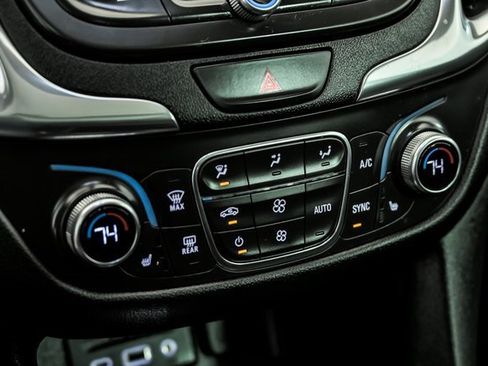 Used 2019 Chevrolet Equinox LT w/ Sun & Navigation Package image 24