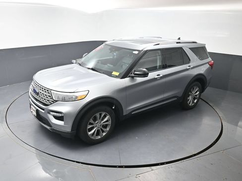 Used 2022 Ford Explorer Limited w/ Equipment Group 301A AWD/4WD image 46