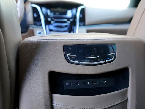 Used 2019 Cadillac Escalade Platinum image 21