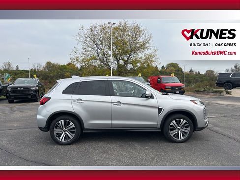 Used 2024 Mitsubishi Outlander Sport SE image 4