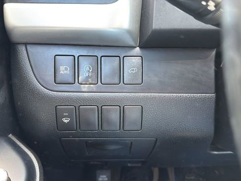 Used 2017 Toyota Highlander Plus AWD/4WD image 19