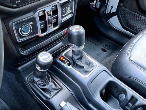 Used 2023 Jeep Wrangler Unlimited Sahara AWD/4WD image 30