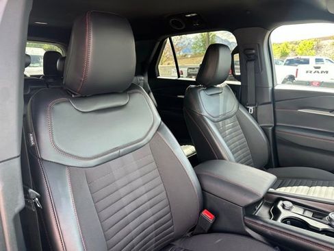 Used 2025 Ford Explorer ST-Line w/ ST-Line Street Pack AWD/4WD image 17
