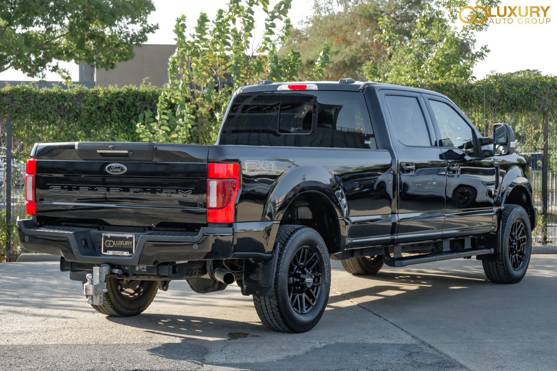 Used 2022 Ford F350 Lariat w/ Black Appearance Package AWD/4WD image 9