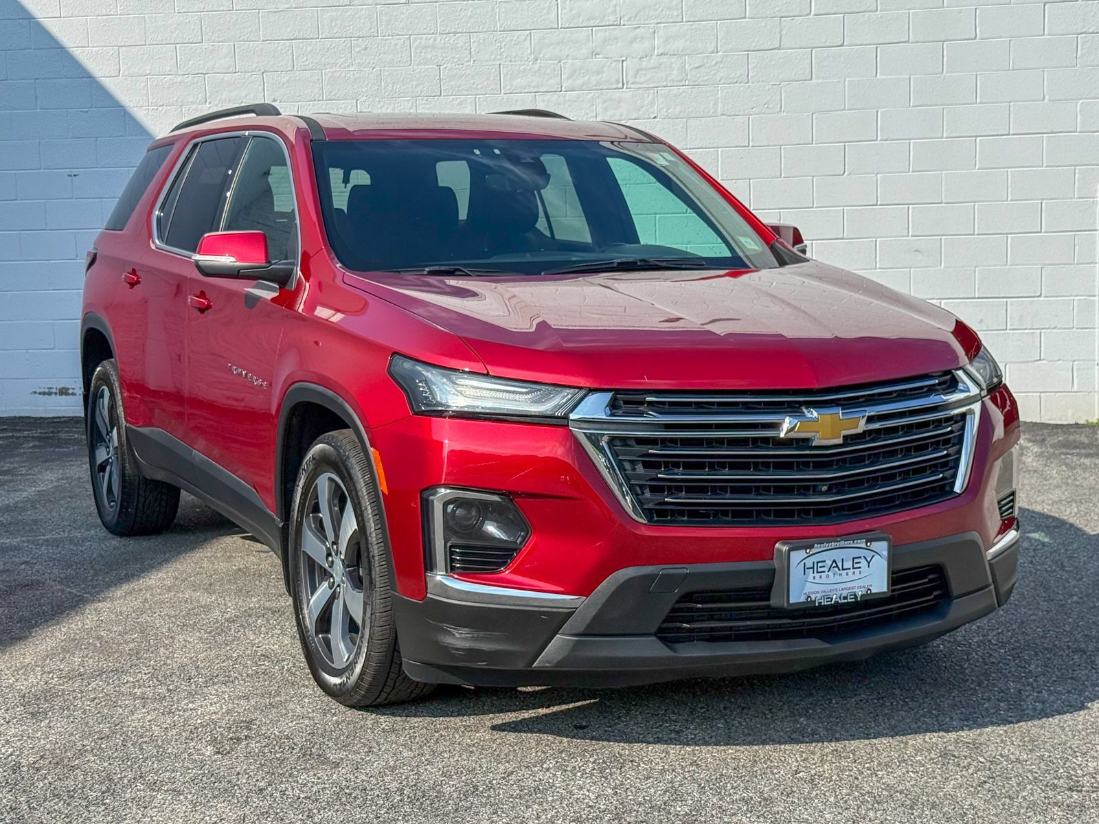 Certified 2023 Chevrolet Traverse LT w/ LT Premium Package AWD/4WD image 1
