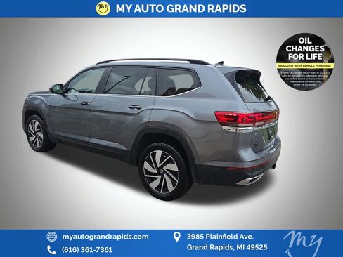 Used 2025 Volkswagen Atlas SE AWD/4WD image 5