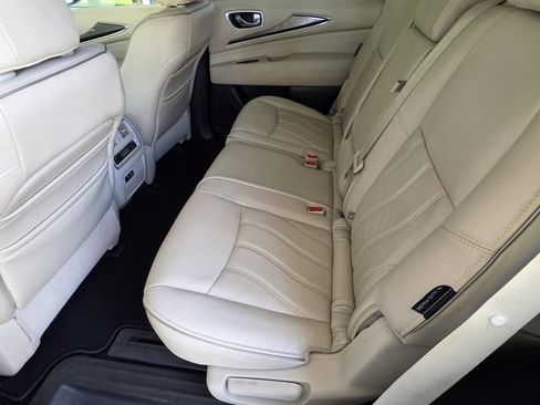 Used 2020 INFINITI QX60 Luxe w/ Essential Package FWD image 9