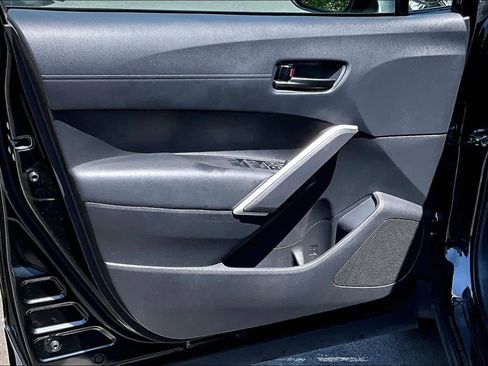 Used 2026 Toyota Corolla Cross SE image 21