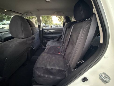 Used 2016 Nissan Rogue S w/ Appearance Package FWD image 9