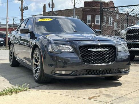 Used 2018 Chrysler 300 S RWD image 3