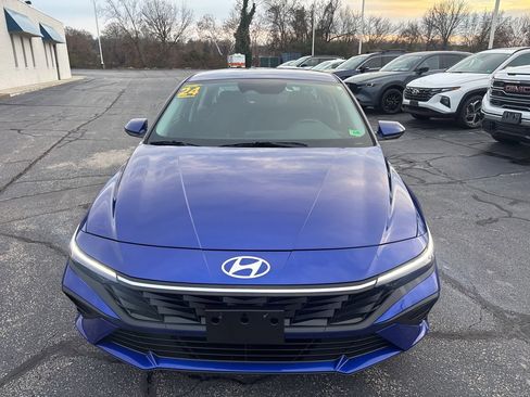 Used 2024 Hyundai Elantra Blue image 2