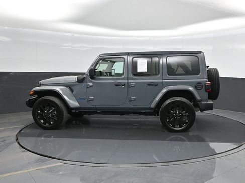 Used 2025 Jeep Wrangler Unlimited Sahara w/ Safety Group AWD/4WD image 8