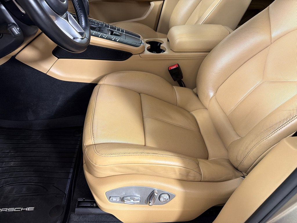 Used 2018 Porsche Macan AWD/4WD image 12