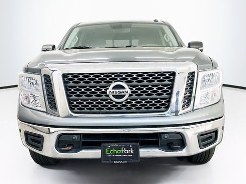 Used 2018 Nissan Titan SV w/ SV Convenience Package AWD/4WD image 2