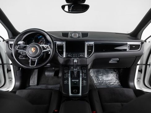 Used 2018 Porsche Macan image 30