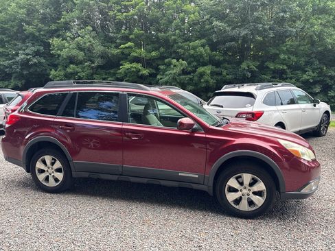 Used 2011 Subaru Outback 3.6R Limited AWD/4WD image 4