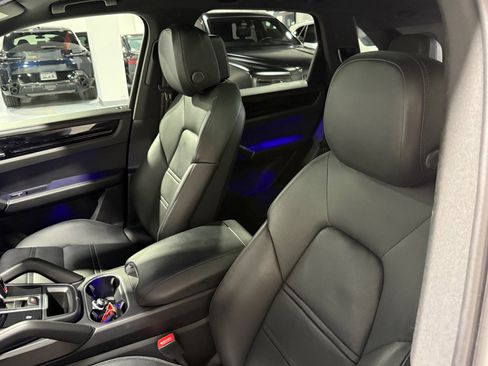 Used 2022 Porsche Cayenne image 28