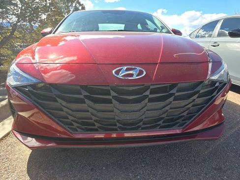 Used 2023 Hyundai Elantra SE image 2