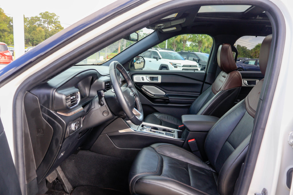 Used 2022 Ford Explorer Platinum w/ Equipment Group 601A RWD image 9