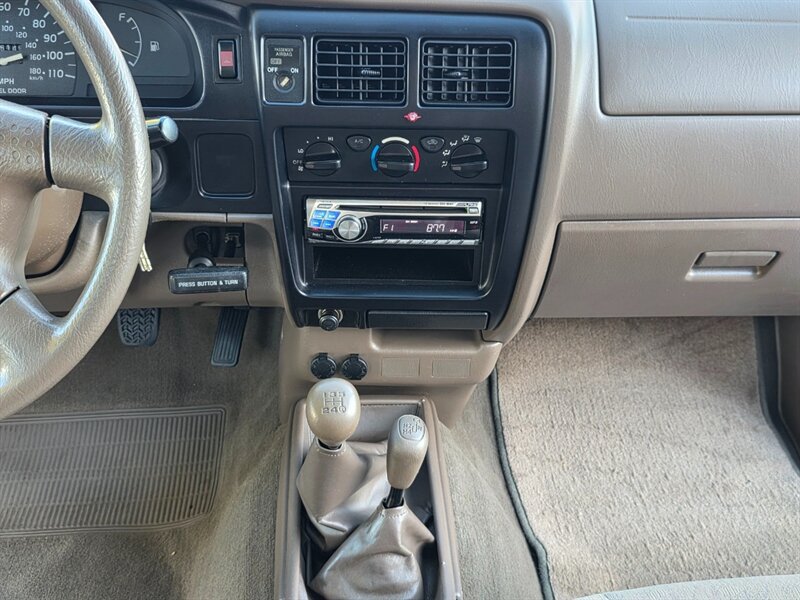 Used 2001 Toyota Tacoma 4x4 Regular Cab w/ Enhancement Pkg image 36