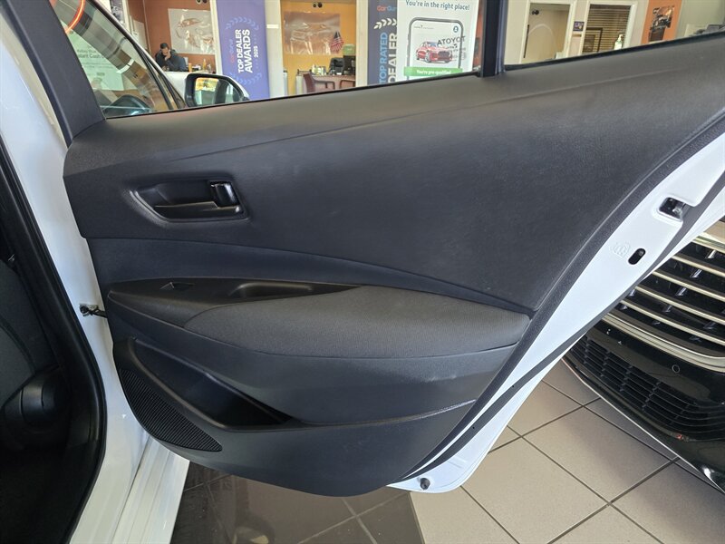 Used 2025 Toyota Corolla LE FWD image 17