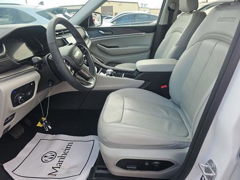 Used 2022 Jeep Grand Cherokee Overland image 10