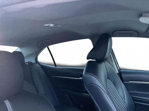 Certified 2019 Toyota Camry SE image 25