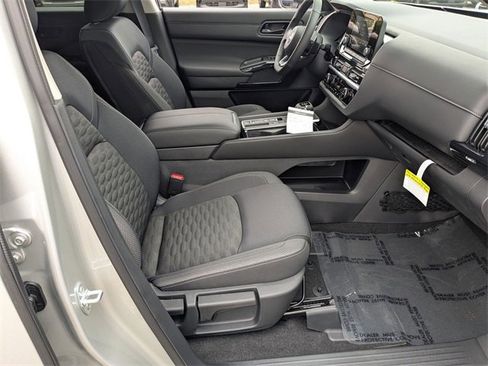 New 2025 Nissan Pathfinder SV w/ SV Premium Package image 37