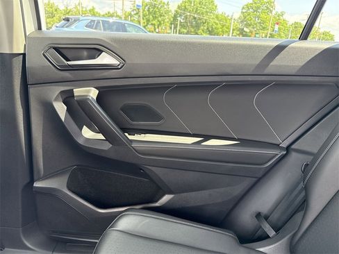 Used 2024 Volkswagen Tiguan SE image 24