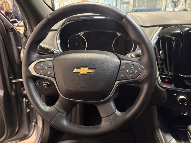 Used 2023 Chevrolet Traverse Premier FWD image 16