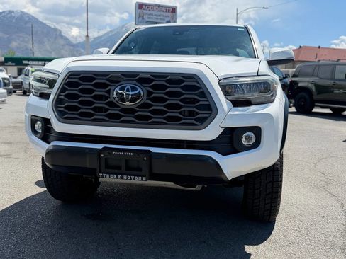 Used 2020 Toyota Tacoma TRD Off-Road w/ Technology Package AWD/4WD image 17