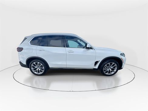 Used 2024 BMW X5 xDrive50e w/ Premium Package image 9