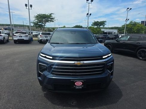 Used 2026 Chevrolet Traverse LT AWD/4WD image 2