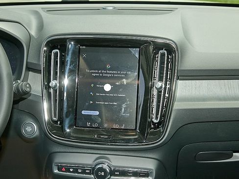 New 2026 Volvo XC40 B5 Plus w/ Protection Package Premier AWD/4WD image 26