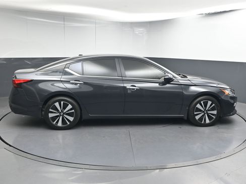 Used 2022 Nissan Altima 2.5 SV image 9