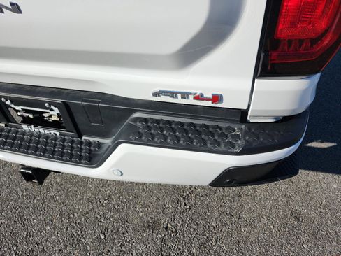 Certified 2025 GMC Canyon AT4 w/ Technology Plus Package image 4