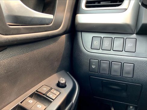 Used 2018 Toyota Highlander XLE AWD/4WD image 34